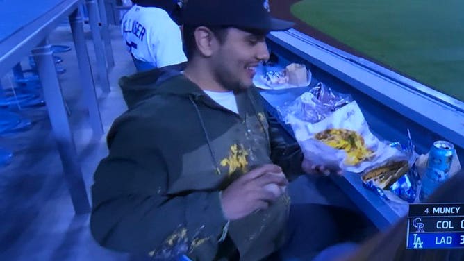 Dodgers fan wearing nacho cheese Justin Turner home run