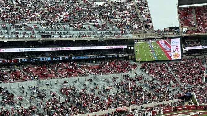 Alabama fans are clearly done with this season.