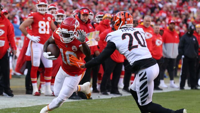 Bengals DB Eli Apple will have his hands full with Tyreek Hill Thursday night.
