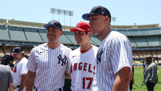 Ohtani poses for a photo with New York Yankees sluggers Aaron Judge and Giancarlo Stanton.