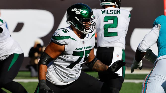 Alijah Vera-Tucker may move to right tackle on Jets offensive line to protect Aaron Rodgers
