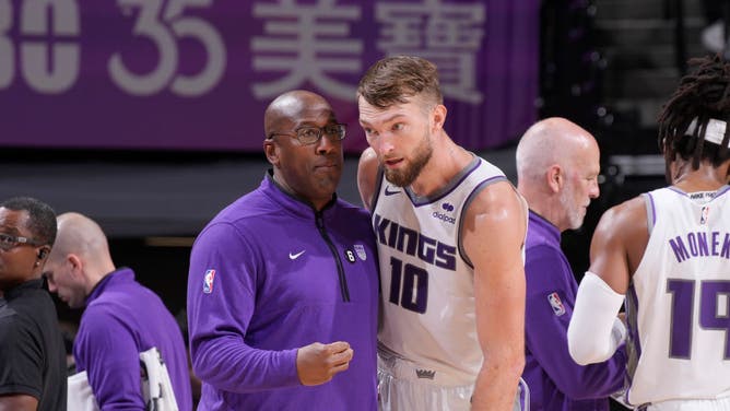Kings head coach Mike Brown discuss strategy with C Domantas Sabonis against the Los Angeles Lakers at Golden 1 Center in Sacramento.