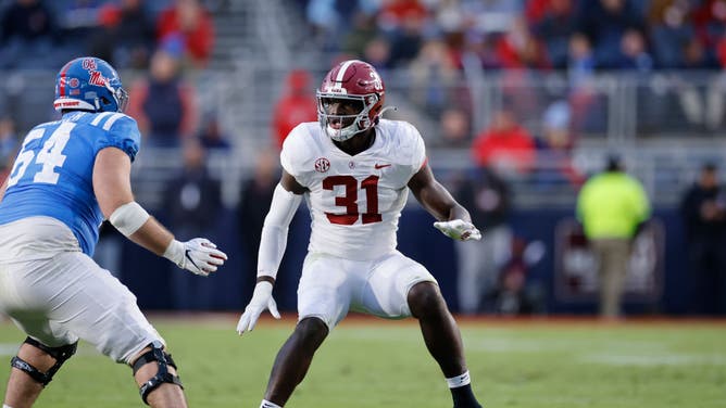 Alabama Crimson Tide linebacker Will Anderson Jr. rushes on defense during a college football game against the Mississippi Rebels.