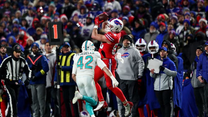 Buffalo Bills TE Dawson Knox catches a pass vs. the Miami Dolphins at Highmark Stadium in Orchard Park, New York.