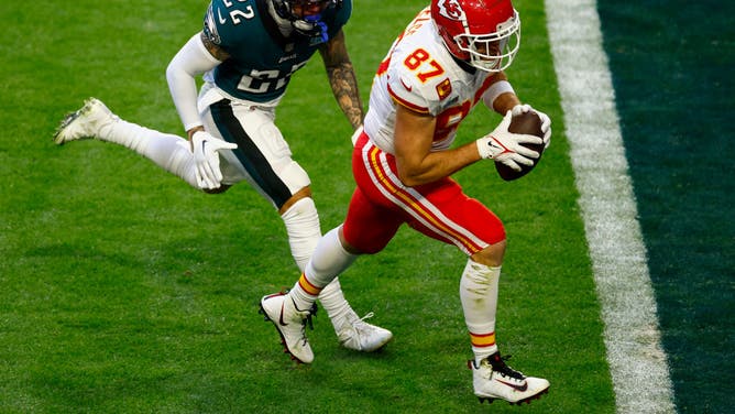 Chiefs TE Travis Kelce scores a TD catch against the Philadelphia Eagles in Super Bowl LVII.