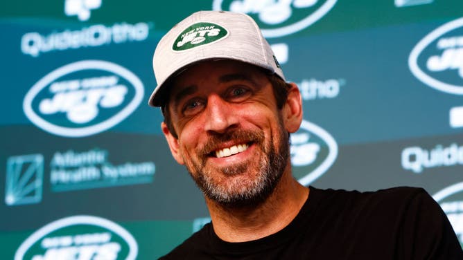 Aaron Rodgers returning to Jets in 2024.
