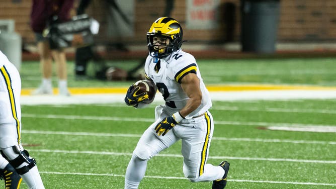 Michigan Wolverines RB Blake Corum carries the ball in the third quarter of the game against the Minnesota Golden Gophers.