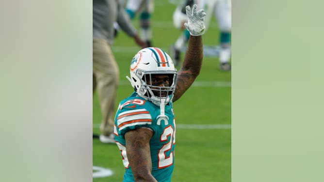 Dolphins cornerback Xavien Howard part of strange set of circumstances that have led to lawsuits.