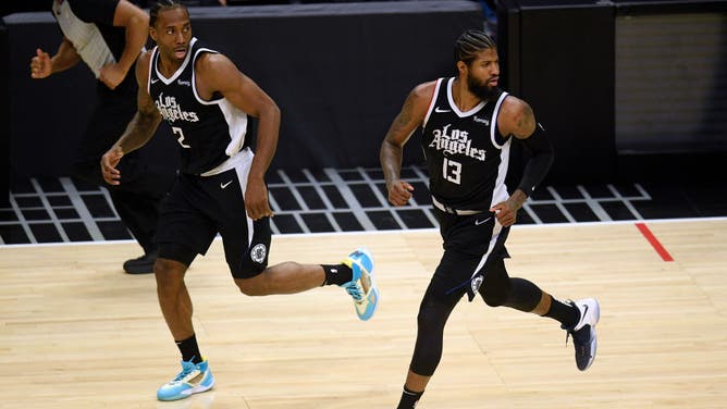 Los Angeles Clippers forwards Paul George and Kawhi Leonard get back on defense in the 3rd quarter.