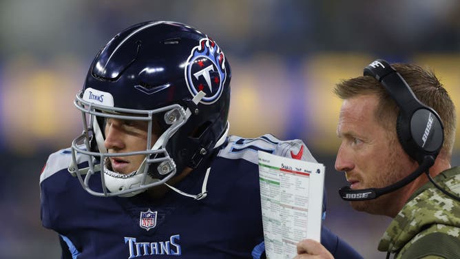Titans offensive coordinator Todd Downing and quarterback Ryan Tannehill.