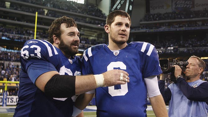 Jeff Saturday stuns ESPN co-workers with Colts news.