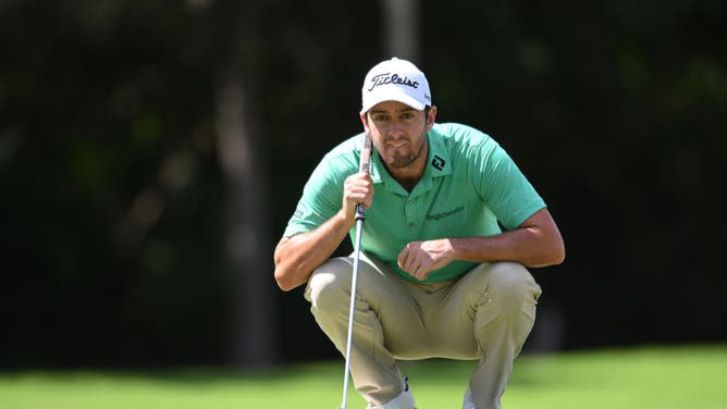 Davis Riley putt sur le green du 1er trou du Championnat du monde de technologie 2022.
