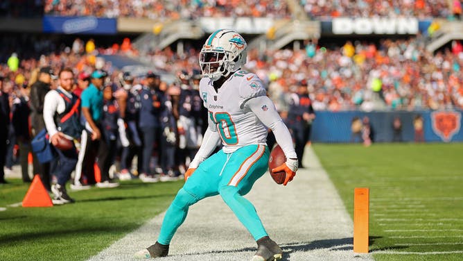 Dolphins receiver Tyreek Hill scores a TD.