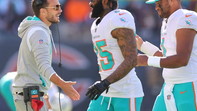 Para pemain Miami Dolphins menghormati pelatih Mike McDaniel.