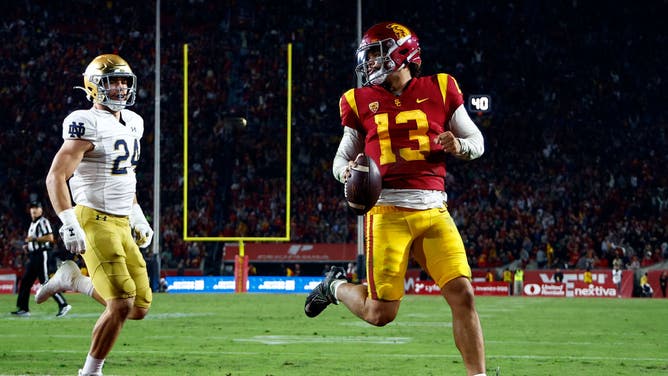USC Trojans QB Caleb Williams runs for a TD against the Notre Dame Fighting Irish at United Airlines Field at the Los Angeles Memorial Coliseum in Los Angeles.