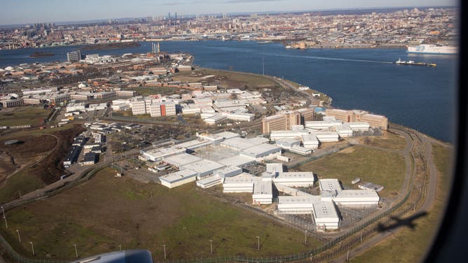 Rikers Island Inmate Steals Guard's Uniform In Escape Attempt