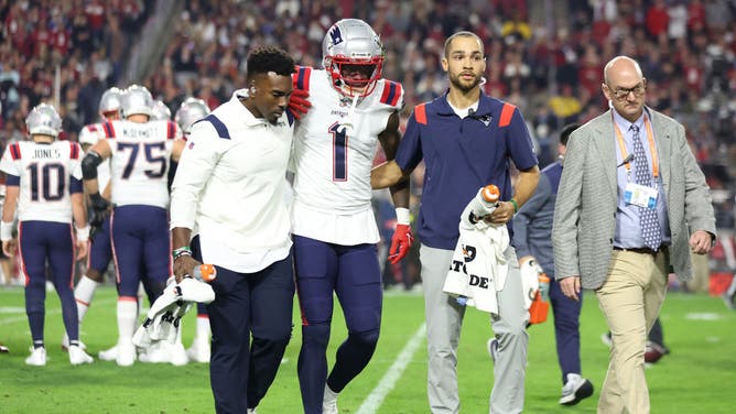Patriots WR DeVante Parker helped off the field to be evaluated for concussion.