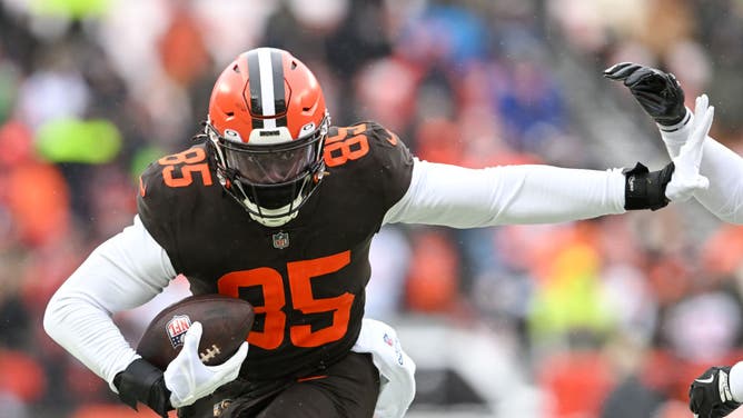 Browns TE David Njoku Questionable After Sustaining Burns To Face, Arm In Household Fire: REPORT