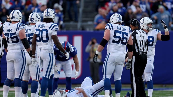 Jeff Saturday not happy with Colts linemen.