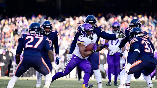 Vikings RB Alexander Mattison carries the ball vs. the Bears at Soldier Field in Chicago.