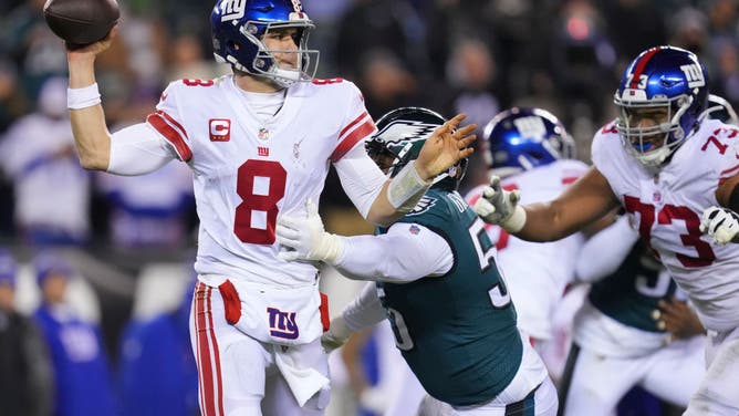 Daniel Jone of the New York Giants passes the ball against the Philadelphia Eagles during the NFC Divisional Round.