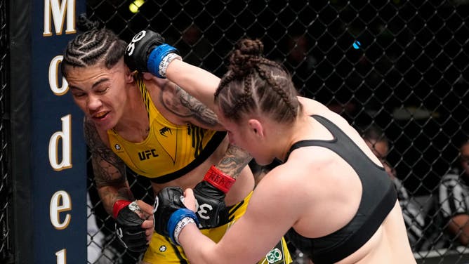 OutKick on X: My breast completely slipped out. UFC fighter Jessica  Andrade partially blamed her breast slipping out of her sports bra for a  shocking loss over the weekend. This isn't a
