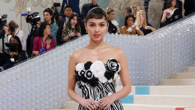 Dumb Outfits At The Met Gala, Cooking With Semen, Dumpster Diving Bears & Mexican Beers