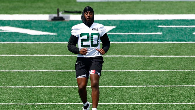 New York Jets RB Breece Hall practiced in full on Thursday, under 10 months from tearing his ACL, and days after the team signed Dalvin Cook.