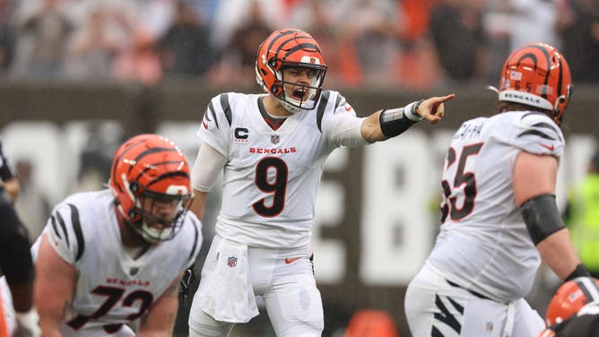 Bengals QB Joe Burrow makes adjustments at the line of scrimmage vs. the Cleveland Browns in Week 1.