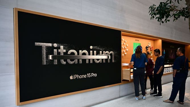 Apple iPhone 15 titanium