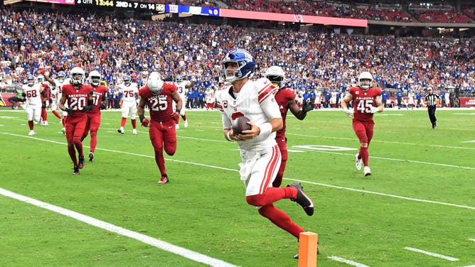 New York Giants QB Daniel Jones rushes for a TD vs. the Arizona Cardinals at State Farm Stadium in Glendale, Arizona.