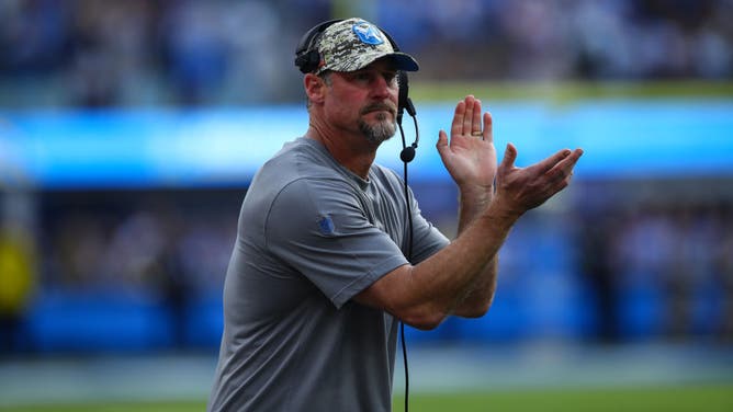 Detroit Lions head coach Dan Campbell claps during the NFL game between the Detroit Lions and the Los Angeles Chargers.