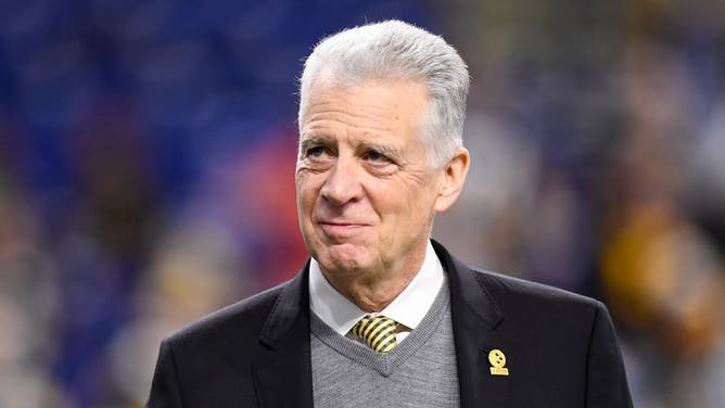 Steelers owner Art Rooney II will attend to signing Mike Tomlin to an extension
