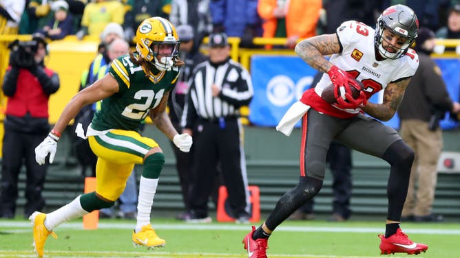 Mike Evans of the Tampa Bay Buccaneers catches a touchdown over Eric Stokes of the Green Bay Packers during the second quarter at Lambeau Field.