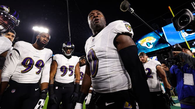 Baltimore Ravens LB Roquan Smith leads the huddle prior to a game against the Jaguars at EverBank Stadium in Jacksonville, Florida.
