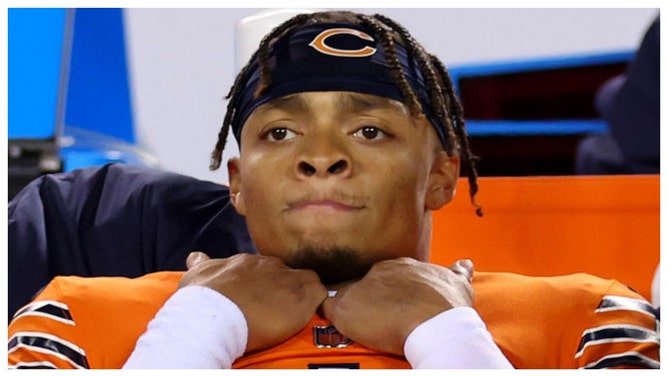 Bears quarterback Justin Fields doesn't love Chicago weather. (Credit: Getty Images)