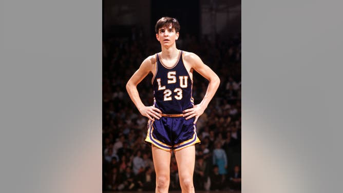 Pistol Pete Maravich's Career Scoring Record Could Fall To Detroit Mercy  Player Tonight