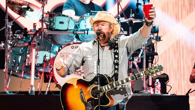 Toby Keith, Country Star, Diagnosed With Stomach Cancer