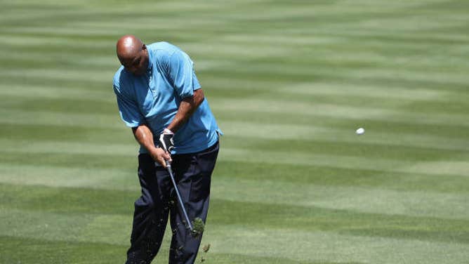 Charles Barkley chips up on course