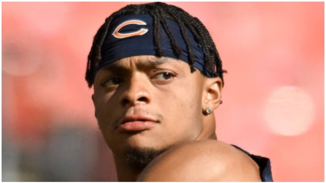 The Chicago Bears are unlikely to trade Justin Fields. (Credit: Getty Images)