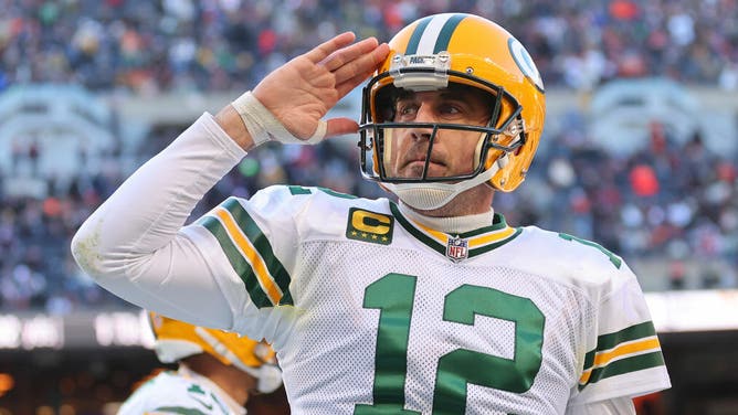 Aaron Rodgers likes to do the dishes.