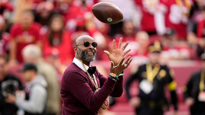 Jerry Rice catches a ball