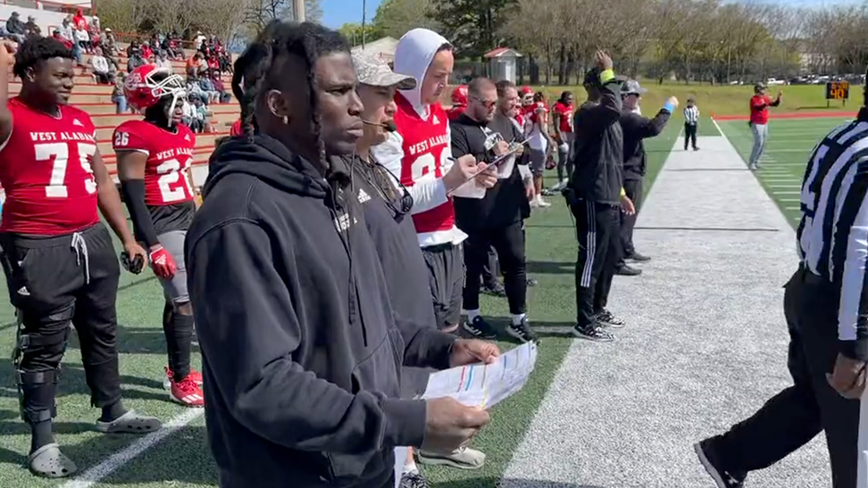tyreek-hill-west-alabama-spring-game-offensive-coordinator-coach-call-plays-first-pitch