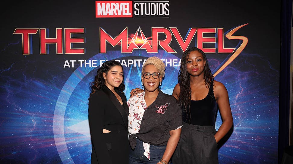 THE MARVELS Fan Screening Surprise Talent Appearance