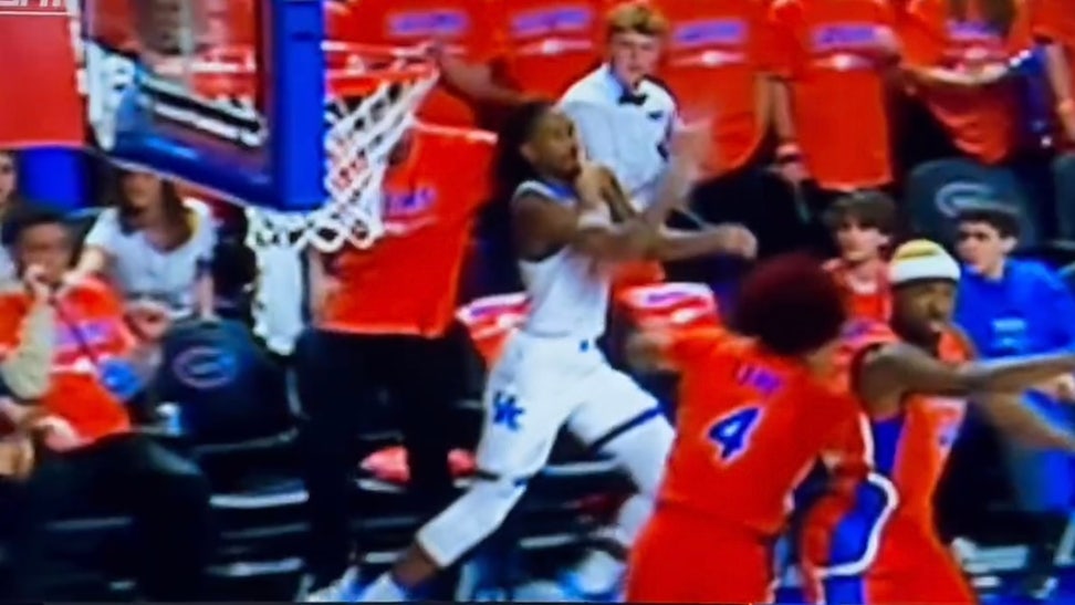Florida Fan Puts Kentucky Player In Hook & Hold