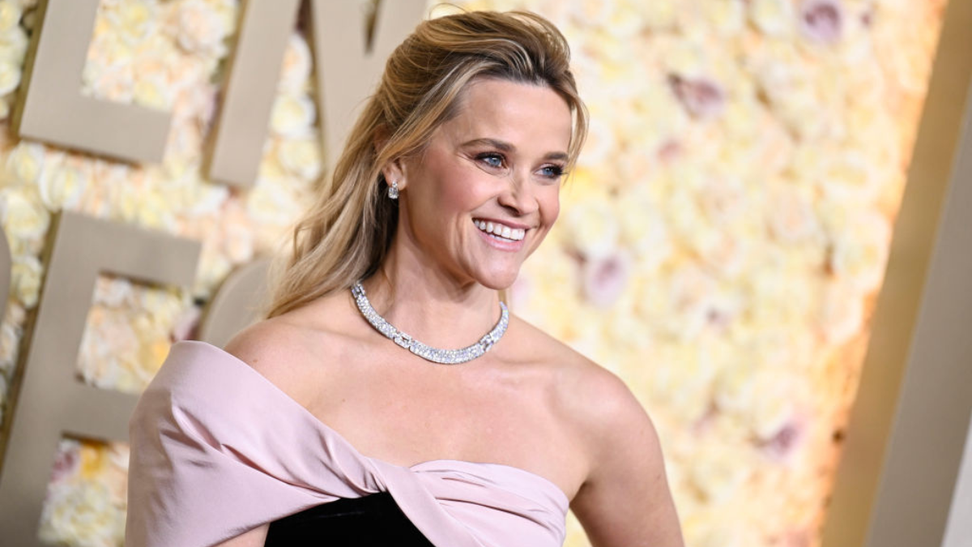 Reese Witherspoon Defends Snow Lattes, Dicker The Kicker Chugs Beer, Tyler Bass' Cats & Holy Handshakes
