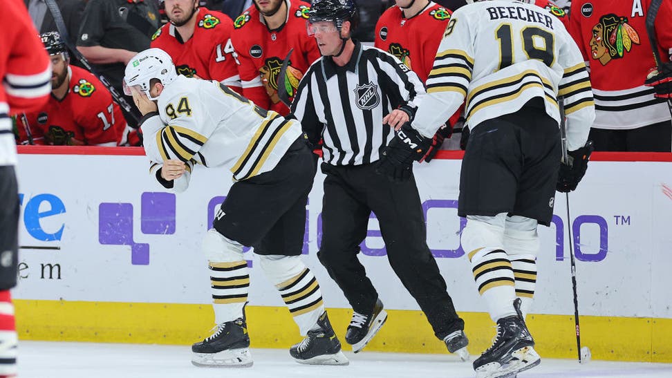 8be196ca-Boston Bruins v Chicago Blackhawks