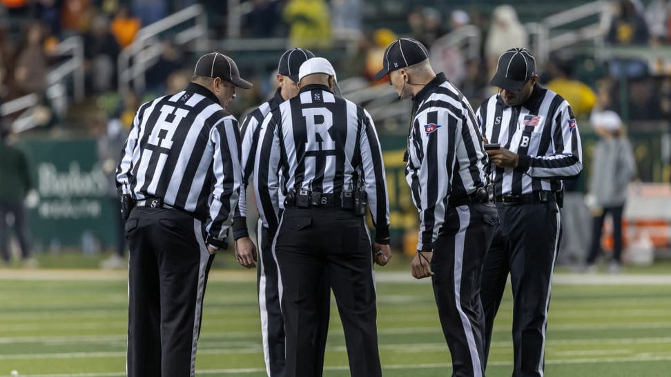 Ref In First Responder Bowl Has Hilarious Gaffe On Hot Mic