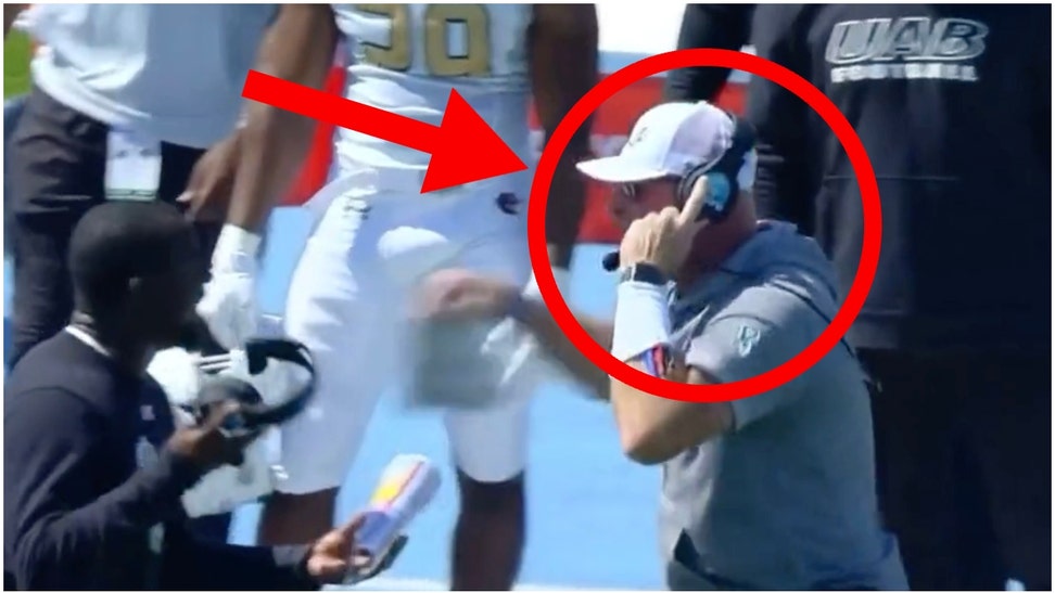 Trent Dilfer went full hardo mode during UAB's 35-23 loss to Tulane. He flipped out on the staff. Watch a video of the situation. (Credit: Screenshot/X Video https://twitter.com/actionnetworkhq/status/1708194462474580133)