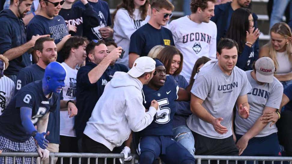 UCONN FOOTBALL FANS